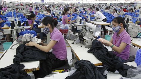 US fashion companies are starting to look beyond China for sourcing apparel Starting A Clothing Business, Vietnam Clothes, Western Outfits Men, Unique Workouts, Garment Workers, Us Fashion, Garment Manufacturing, Activewear Brands, Usa Outfit