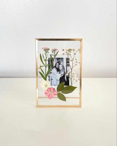 Pressed Flower Art Picture Frames, Polaroid Display, College Dorm Gifts, Best Friend Picture Frames, Picture Frame Gift, Dorm Gift, Pressed Flower Frame, College Dorm Decor, Flower Picture Frames