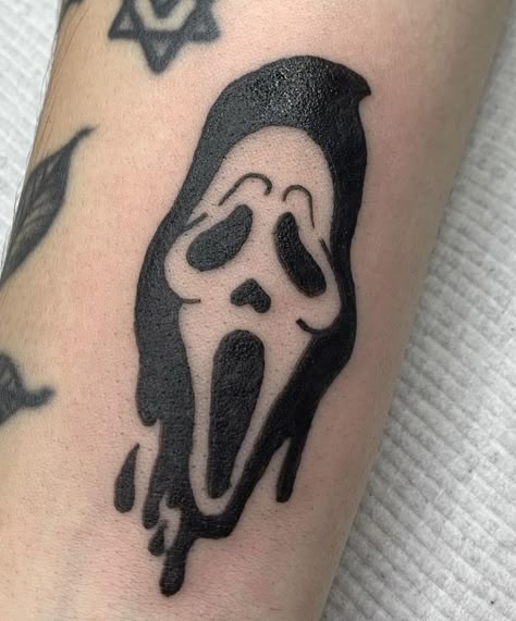 Ghost Face Outline Tattoo, Ghost Face Flash Tattoo, Trippie Red Tattoo Ideas, Ghostface Tattoo Stencil, Scream Face Tattoo, Scream Mask Tattoo, Small Ghostface Tattoo, Ghost Face Tattoo Design, Cute Horror Tattoo