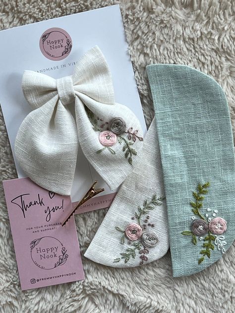 sewing toys easy Linen Bows Diy, Fabric Hair Clips Diy, Hand Embroidery Hair Bow, Sewing Hair Bows, Embroidered Hair Bow, How To Sew A Bow, Lilly Embroidery, Embroidery Hair Bows, Embroidery Hair Bow