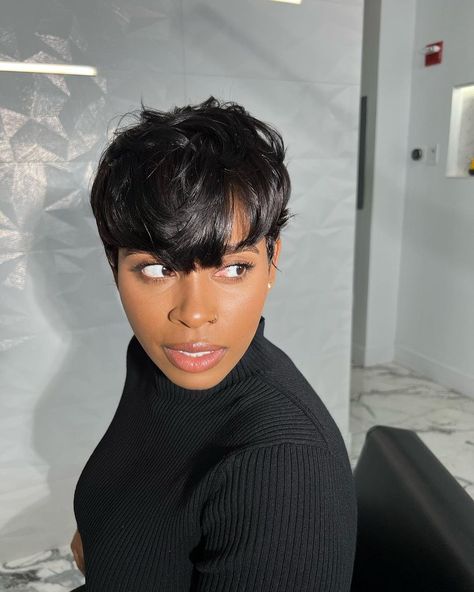 Because her hair gives me a “Natural High” Relaxer Free Beauty @_kingashlynn Powered by @jupoppin Products 🤍 So in LOVE😍😍😍 I can’t wait to … | Instagram Short Haircuts Black Hair, Pixie Black Women, Short Bleached Hair, Short Hair Dos, Pixie Haircut Styles, Short Natural Curly Hair, Chic Short Hair, Short Hair Pixie Cuts, Very Short Hair