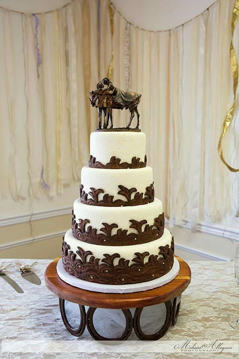 Country Birthday Cakes, Cowboy Wedding Cakes, Western Wedding Cake, Tractor Wedding, Country Wedding Cake, Western Wedding Cakes, Western Wedding Decorations, Equestrian Wedding, Country Wedding Inspiration