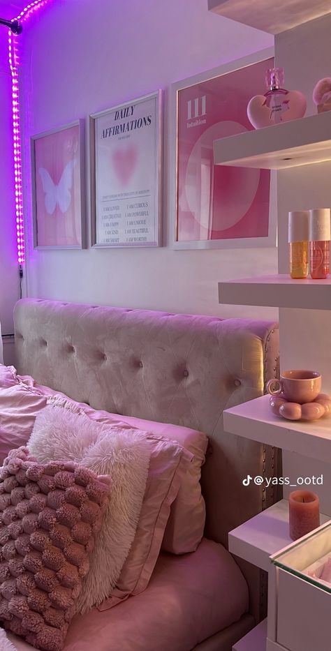 Aura Bedroom Ideas, Room Inspiration Aesthetic Pink, Cute Room Vanity, Pink Girl Room Aesthetic, Room Inspiration Bedroom Girly, Girl Bedroom Designs Aesthetic, Pink Room Asthetics, Aestethic Room Girl, Girly Pink Bedroom Aesthetic