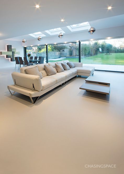 Resin Floor Living Room, Contemporary Flooring Ideas, House Flooring Tiles, Epoxy Floors In Home, Microcement Floor, Concrete Floors Living Room, Resin Floors, Epoxy Resin Flooring, Resin Flooring