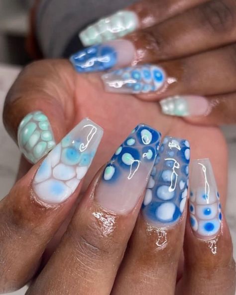 blue blooming gel nail art design Inspo black girl with nails in the spa pool Creamfields Nails, Bloom Gel Nail Art, Glam Manicure, Blue Blooming Gel Nails, Blooming Gel Nail Art Tutorial, Nails Acrylic Ocean Theme, Light Blue Airbrush Nails, Gel X Nail Art, Blue Seashell Nails