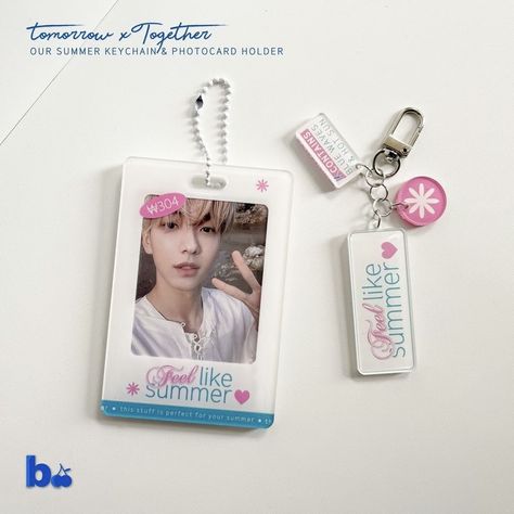 bananakookie.id on instagram Key Medal Ideas, Txt Our Summer, Photocard Holder Keychain, Pc Holder, Photocard Holder, Presentation Design Layout, Summer Items, Canvas Learning, Frame Card