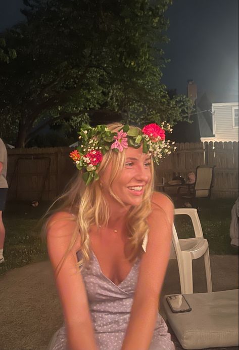 Summer Girls Night, Summer Wild Flowers, Birthday Party Summer, Party Summer, Flower Crowns, Flower Crown, Summer Girls, Girls Night, Wild Flowers