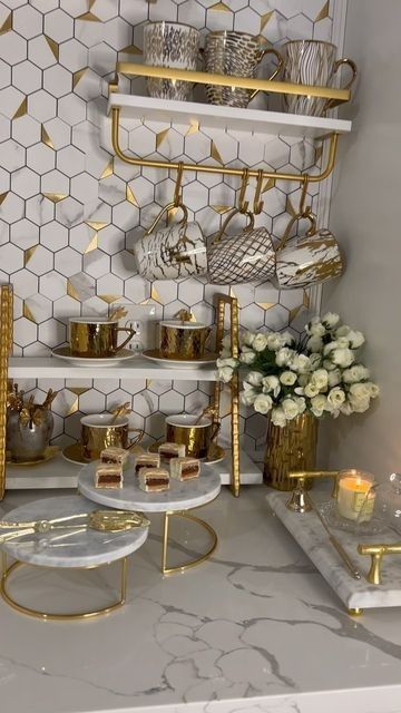 Glamorous Coffee Bar Ideas, Coffee Bar Gold And White, Coffee Bar Styling Modern, Gold Coffee Bar Ideas, Glam Coffee Bar Ideas, Luxury Coffee Bar, Coffee Station Styling, Glam Coffee Bar, Coffe Bar Decor