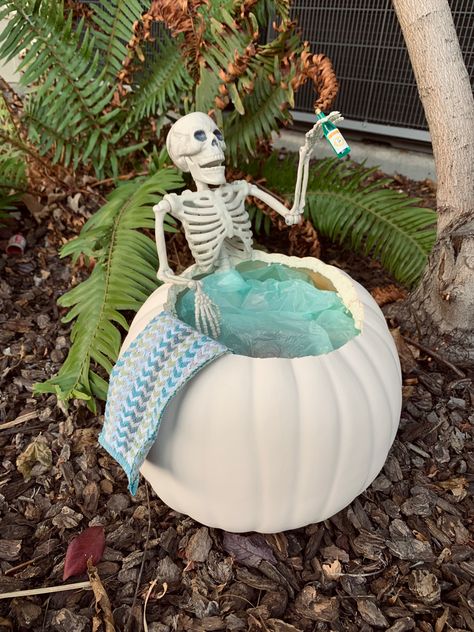 Pumpkin hot tub with a skeleton Pumpkin Carving Decorating Ideas, Healthcare Pumpkin Decorating, Fake Pumpkin Decorating Ideas, Winning Pumpkin Contest Ideas, Creative Pumpkin Decorating Contest, Pumpkin Contest Ideas, Pumpkin Decorating Contest Winners, Cute Painted Pumpkin Ideas, Decorated Pumpkin