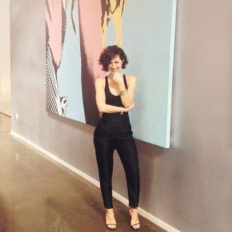 at the @guess headquarters Karla's Closet, Karlas Closet, Karla Deras, Short Hair Outfits, Pixie Outfit, Celebrity Style Icons, All Black Fashion, Style Crush, Short Curly Hair