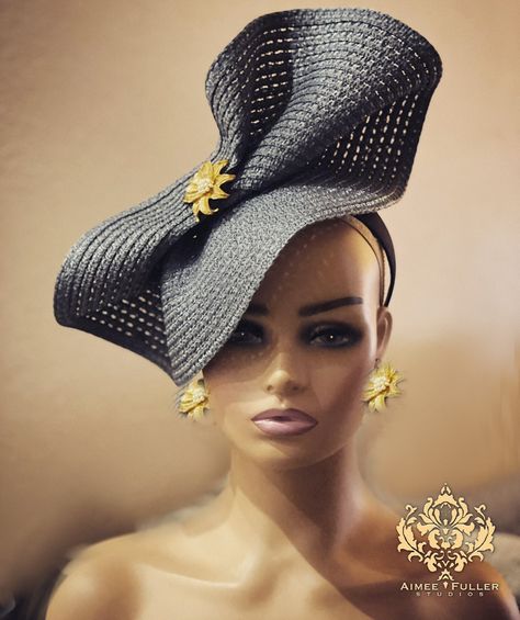 Easy-to-wear fascinator in striking charcoal gray is hand-sculpted and features antique gold-tone and pearl pin. Eye-catching from every angle. Matching earrings sold separately Perfect for Kentucky Derby, Kentucky Oaks, Royal Ascot, Del Mar Races, Easter, Church, Gala, Cocktail, High Tea, Weddings, Mother-of-the-Bride, Easter, and more.  *FREE SHIPPING Handmade by Aimee Fuller in Southern California See more of our collection in person if you are in: San Diego Del Mar Beverly Hills La Jolla Aim Diy Derby Fascinator, High Tea Hat, High Tea Hats, Unique Fascinators, Fascinator Hats Outfit, Kentucky Oaks, Fascinator Hats Diy, Church Lady Hats, Classy Hats