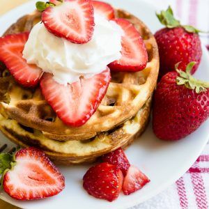 Cream Cheese Chaffle, Cheese Chaffle, Keto Waffles, Keto Cream Cheese, Chaffle Recipes, Keto Chaffles, Keto Chaffle, Cheese Waffles, Waffle Ingredients