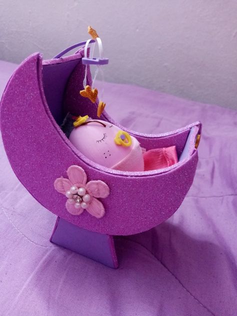 Egg Baby Project Ideas Carrier, Egg Baby Project Ideas, Egg Baby Project, Computer Classroom Decor, Purple Quinceanera Theme, Diy Dolls House Accessories, Cascading Card, Naming Ceremony Decoration, Egg Baby