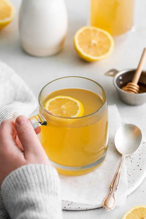 Ginger Tumeric, Healthy Teas Recipes, Ginger Lemon Tea, Ginger Detox, Detox Tea Recipe, Lemon Detox, Wfpb Recipes, Lemon Ginger, Healthy Drinks Recipes