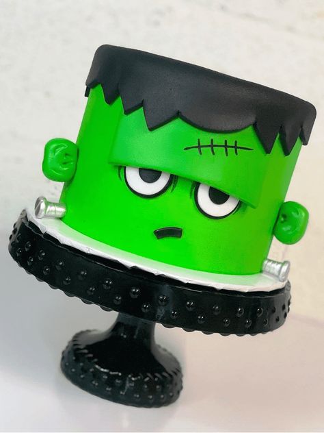 Frankenstein Cake Design Images (Frankenstein Birthday Cake Ideas) Frankenstein Birthday Cake, Frankenstein Cake Ideas, Bride Of Frankenstein Cake, Frankenstein Birthday, Halloween Fondant Cake, Simple Fondant Cake, Frankenstein Cake, Frankenstein Party, Frankenstein Cookie