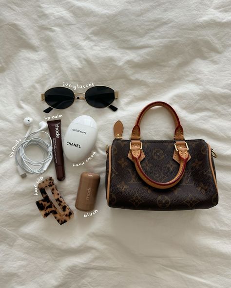 fall bag situations 👜🍂🤍 #fallaesthetic #fallstyle #fallfashion #pinterestaesthetic #whatsinmybag are you team big bag or small bag? 👀 Fall Bags Aesthetic, Small Bags Aesthetic, Small Purse Aesthetic, Pink Money Aesthetic, Small Purse Essentials, What's In My Bag Aesthetic, In My Bag Aesthetic, Clean Coquette, Luxury Mood Board