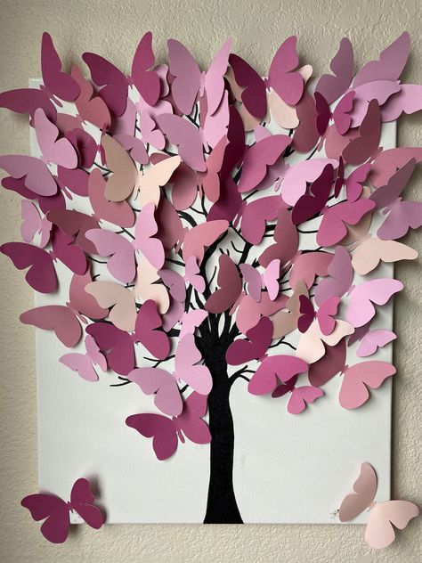 Butterfly Hanging Decor, Ideas Para Decorar, Butterfly Art Projects, Diy Family Tree Project, Button Family Picture, Wall Decor Butterfly, School Art Activities, Family Tree Project, Butterfly Tree