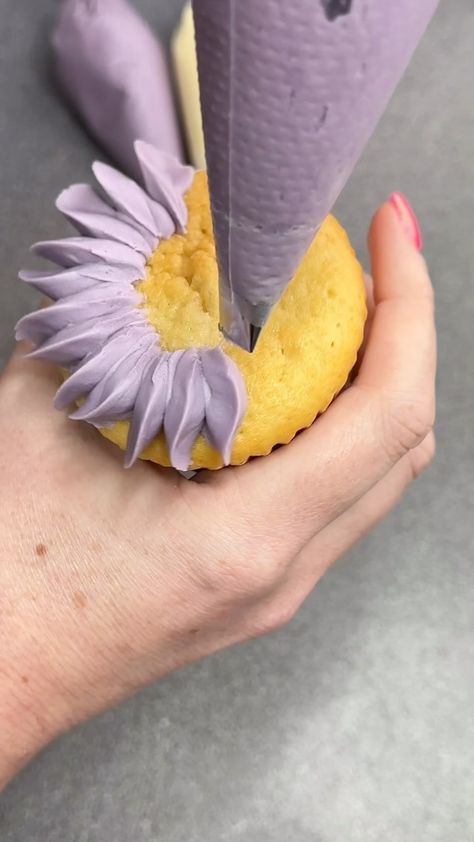 The prettiest flower. I love piping cupcake flowers and creating such beautiful works of art. It’s my therapy 🥰⁣ ⁣ Watch me make this… | Instagram How To Make Flower Cupcakes Frostings, Lavender Flower Cupcakes, Piping Flowers On Cupcakes Tutorials, What Piping Tips To Use For Flowers, Flower Design Cupcakes, Pink Flower Cupcakes Ideas, How To Make Flowers With Frosting, Easy Icing Flowers, Wedding Flower Cupcakes