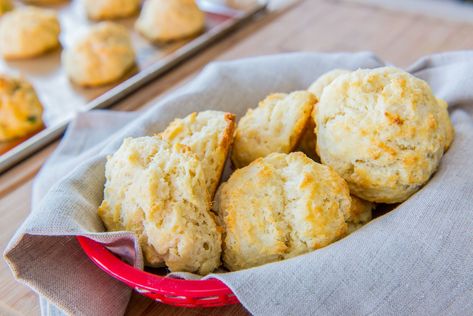 How to Make Drop Biscuitsthepioneerwoman Drop Biscuits Pioneer Woman, Buttermilk Drop Biscuits, Easy Drop Biscuits, Drop Biscuits Recipe, Southern Buttermilk Biscuits, Drop Biscuits, Pioneer Woman Recipes, Biscuits Recipe, Ree Drummond