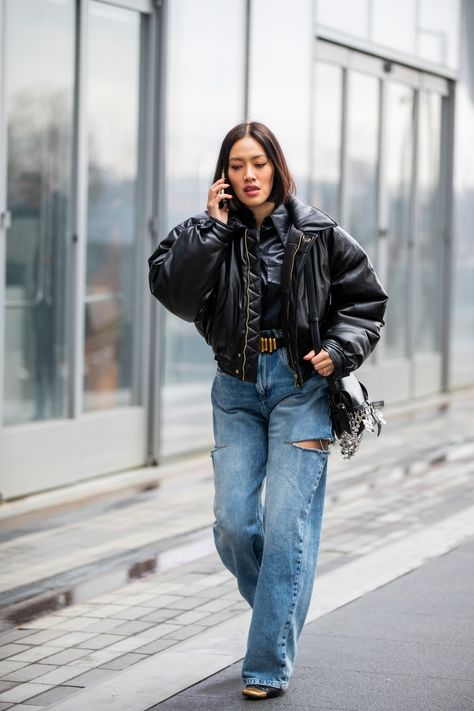 Baggy Jeans Are Back and the Perfect Comfy Style For Chill Outfits Ripped Jean Outfits, Baggy Outfit Woman, Baggy Clothes Style, How To Style Baggy Jeans, Baggy Pants Outfit, Baggy Jeans Outfit, Ripped Jeans Outfit, Outfits Baggy, Baggy Clothes