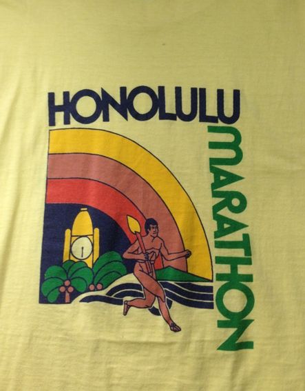 vintage Honolulu marathon Vintage Running Shirt, Vintage Marathon Shirt, Marathon Shirt Design, Coral Gardeners, Honolulu Marathon, Hawaii Tshirt, Vintage Running, Marathon Shirts, Aloha Hawaii