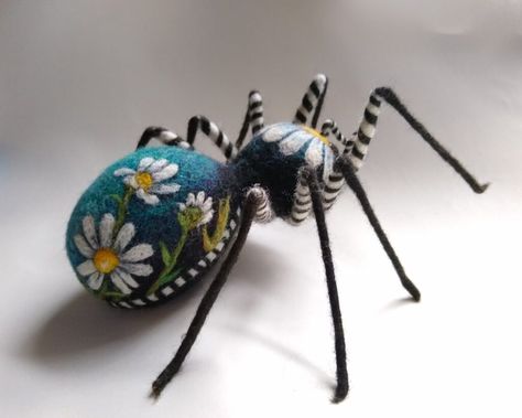 Needle Felting Diy, Bug Art, Textile Sculpture, Fiber Artist, Needle Felting Projects, Yarn Knitting, Wool Art, Textile Fiber Art, Insect Art