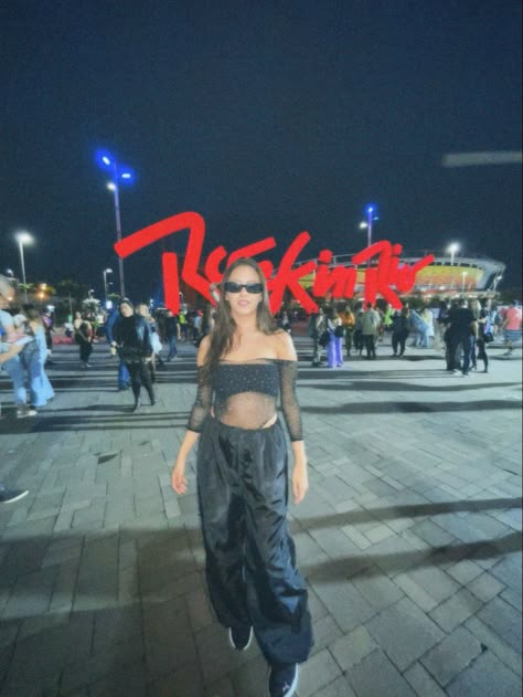 #festivalfashion #festivaloutfit #festival #rockinrio #outfits Rock In Rio Aesthetic, Look Festival Rock In Rio, Rock In Rio Outfit, Ultra Outfits, Outfit Edc, Looks Festival, Festival Pics, Concert Pictures, Festival Photos