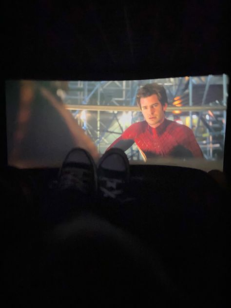 Spiderman Cinema, Spiderman Aesthetic Andrew Garfield, Spiderman Movie Theater, Andrew Garfield Reading, Spiderman Cinematography, Into The Spiderverse Cinematography, Andrew Garfield, Flatscreen Tv, Spiderman