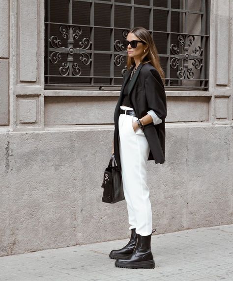 This Business Casual Look Is Ideal for Working From Home Black Denim Pants Outfit, White Trouser Pants, Business Casual Look, Combat Boot Outfit, Light Pants, Black Blazer Outfit, White Pants Outfit, White Jeans Outfit, Black White Outfit