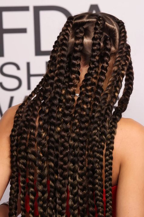 Box Braids Zendaya, Coachella Braids, Small Box Braids, Pretty Braids, Braiding Styles, Big Box Braids Hairstyles, Jumbo Box Braids, Cfda Awards, Long Box Braids