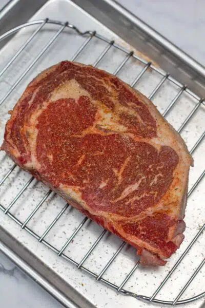 Ribeye In Oven, Easy Ribeye Steak Recipes, Broiled Steaks In The Oven, Broiled Ribeye Steak In Oven, Broil Steak In Oven, How To Broil Steak In The Oven, Broiling Steak In Oven, Ribeye Steak Recipes Oven, Rib Eye Steak Recipes Oven