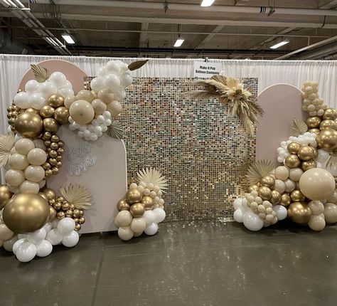 Make It Pop Balloon Co on Instagram: "Occasionally I get to put together a display exactly how I want it! From backdrops, colors, florals and all the things 🤩 It’s fun to just let myself create. Also I would be remiss if I didn’t give a shout out to my sister @amn42 . She came from home, which is 3 hrs away, to help me prep, install, be at the wedding show and then tear down! Also my hubby who rented a U-haul, loaded it, drove it to Seattle, unloaded it and then dropped it back off. So gratefu Wedding Balloon Wall, Prom Backdrop Ideas, Wedding Balloon Backdrop, Backdrop Design Ideas, Outdoor Decorations Ideas, Balloon Wall Backdrop, Prom Balloons, Prom Decorations, Prom Backdrops