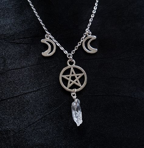 Crystal Necklace Aesthetic, Wicca Jewelry, Necklace Aesthetic, Pastel Goth Fashion, Witch Aesthetic, Emo Goth, Pastel Goth, Goth Fashion, Make And Sell