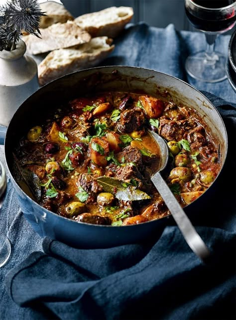 Italian braised beef stew in red wine Beef Stew Recipe Red Wine, Braised Beef Stew, Italian Stew, Italian Beef Stew, Cafe London, Winter Soup Recipe, Beef Stew Crockpot, Recipe Beef, Slow Cooker Beef Stew