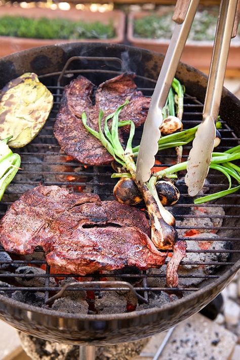 Carne-asada-grill_on!-Cinco-de-Mayo_Yes,-more-please! Carne Asada Grilled, Charcoal Grill Recipes, Carne Asada Marinade, Carne Asada Recipes, Asada Tacos, Carne Asada Tacos, 5 De Mayo, Best Bbq, Carne Asada