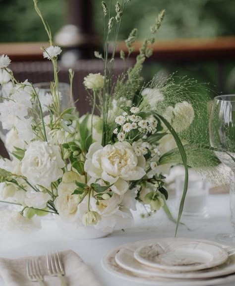 Organic Wedding Florals, Whimsical Centerpiece Wedding, White And Green Floral Arrangements, Flower Vase Wedding, White Floral Arrangements, Green Wedding Flowers, White Centerpiece, Wedding Reception Flowers, White Wedding Flowers