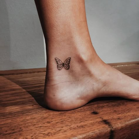 Tattoo Back Of Ankle, Butterfly Tattoo Back, Tattoos Videos, Butterfly Foot Tattoo, Butterfly Ankle Tattoos, Cute Ankle Tattoos, Small Foot Tattoos, Tattoo Number, Ankle Tattoo Designs