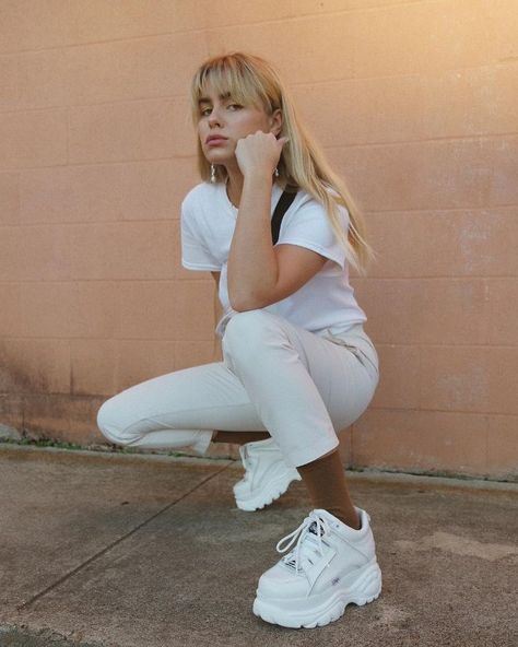 Sneaker styles on Instagram: Buffalo Platform Sneakers Outfit, Chunky Sneakers Outfit, Buffalo Shoes, Buffalo Boots, Sneaker Outfits, Track Pants Women, Sneakers Looks, Popular Sneakers, Instagram Design