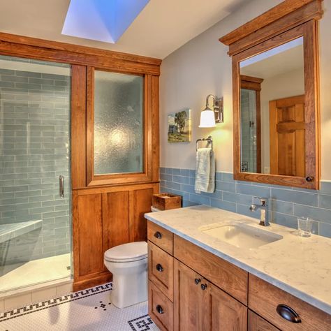 75 Craftsman Bathroom Ideas You'll Love - November, 2022 | Houzz Craftmans Style House Interiors, Prairie Style Bathroom, Craftsman House Bathroom Ideas, Craftsman Bathroom Remodel Ideas, Craftsman Style Bathrooms Master Suite, Craftsman Home Bathroom, Modern Craftsman Bathroom Ideas, Craftsman Shower Tile Ideas, Wood Trim Bathroom Ideas