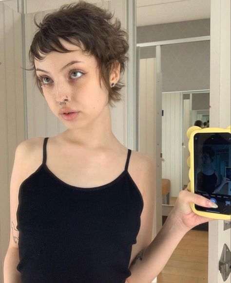 Punk Haircut, Androgynous Hair, Haircut Inspiration, Punk Hair, Curly Hair With Bangs, Haircut And Color, Mullet Hairstyle, Hair Reference, Cut My Hair