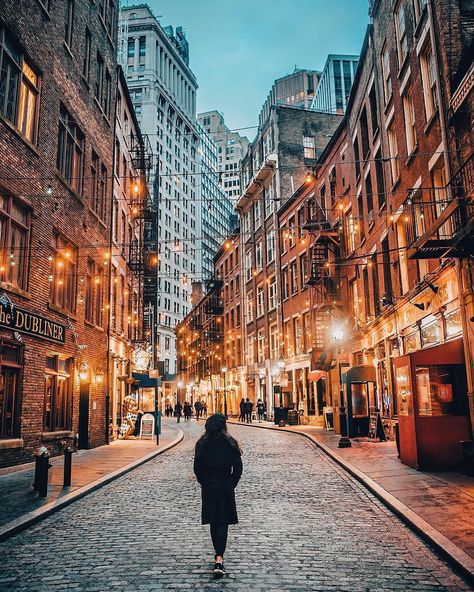 The 20 Best Instagram Spots in New York City New York Instagram Pictures, Travel To Nyc, Christmas In New York Aesthetic, Kota New York, Rain Travel, New York Photoshoot, New York City Hotels, Date Places, New York Places