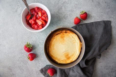 Keto Strawberry Cheesecake Keto Cheesecake With Cherry Pie Filling, Strawberry Cheesecake Fluff Keto, Keto New York Style Cheesecake, Pumpkin Cheesecake Cupcakes, Keto Strawberry Cheesecake, Strawberry Cheesecake Keto Fat Boms, Dessert Cheesecake, Pecan Sauce, Strawberry Cheesecake Recipe