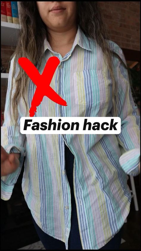 Fashion hack. Shirt knots in 2022 | Diy fashion, Shirt knot, Fashion hacks clothes Hack Shirt, Clothes Life Hacks, Tie A Shirt, Shirt Knot, Shirt Hacks, Diy Fashion Hacks, Shirt Tucked In, Summer Dresses For Wedding Guest, Diy Fashion Clothing