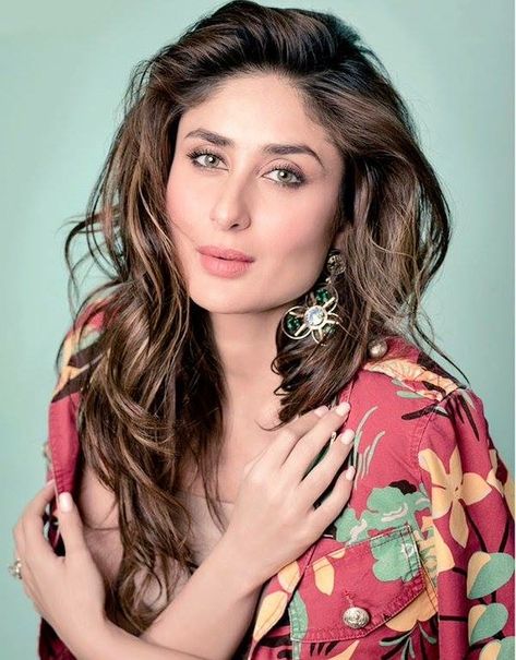 Gallery Photoshoot, Kareena Kapoor Photos, Kareena Kapoor Pics, Cute Haircuts, Kareena Kapoor Khan, Ali Khan, Shah Rukh Khan, Kareena Kapoor, Bollywood Girls