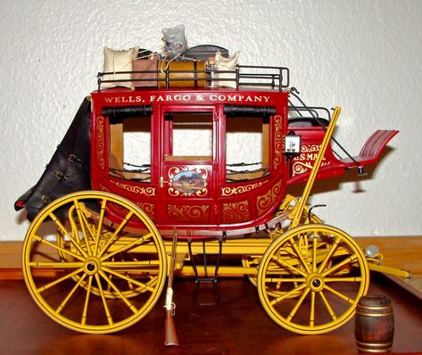 Lindberg 1/16 scale Wells Fargo Overland Concord Stagecoach - FineScale Modeler - Essential magazine for scale model builders, model kit reviews, how-to scale modeling, and scale modeling products Model Horse Stable, Model Horse Diorama, Bryer Horses Models, Architecture Model 1:50 Scale, Wells Fargo Stagecoach, Miniature Wagon, Antique Wagon, Farm Wagons, Stage Coach