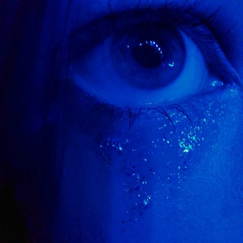 #euphoria #tears #euphoriatears Euphoria Feeling Art, Euphoria Aesthetic Blue, Euphoria Tears, Blue Euphoria Aesthetic, Euphoria Lighting, Euphoria Feeling, Euphoria Aesthetic Makeup, Euphoria Moodboard, Derin Core