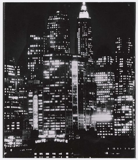 Andreas Feininger built four customized telephoto lenses, which allowed him to represent landscapes and city scenes in a distortion-free monumental perspective. #HappyBirthday Telescopic camera catches NYC skyline, 1946 Andreas Feininger, Black And White City, City At Night, Nyc Skyline, City Pictures, City Scene, Black And White Aesthetic, City Photography, Night City