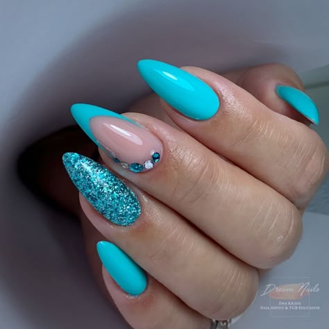 Turquoise French Tips, Turquoise French Tip, Turquoise French Tip Nails, Oval Nails Designs, Quinceanera Nails, Blue Gel Nails, Hard Gel Nails, Turquoise Nails, May Nails