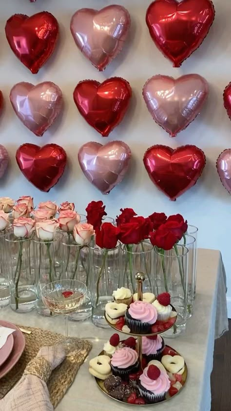 Food For Valentines Day Party, Valentines 21st Birthday, Valentines Birthday Party Ideas Women, February Baby Girl Shower Ideas, Valentine’s Brunch, Valentines Brunch Decorations, Valentine’s Day Table Centerpiece, Valentine Engagement Party, Valentines Bday Party