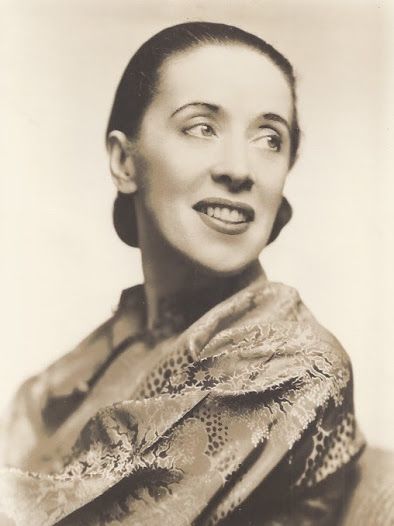 Martha Graham - Google Cultural Institute Martha Graham, Opera Singers, Botanical Beauty, Modern Dance, Contemporary Dance, Human Face, Interesting Articles, Art Google, Culture Art